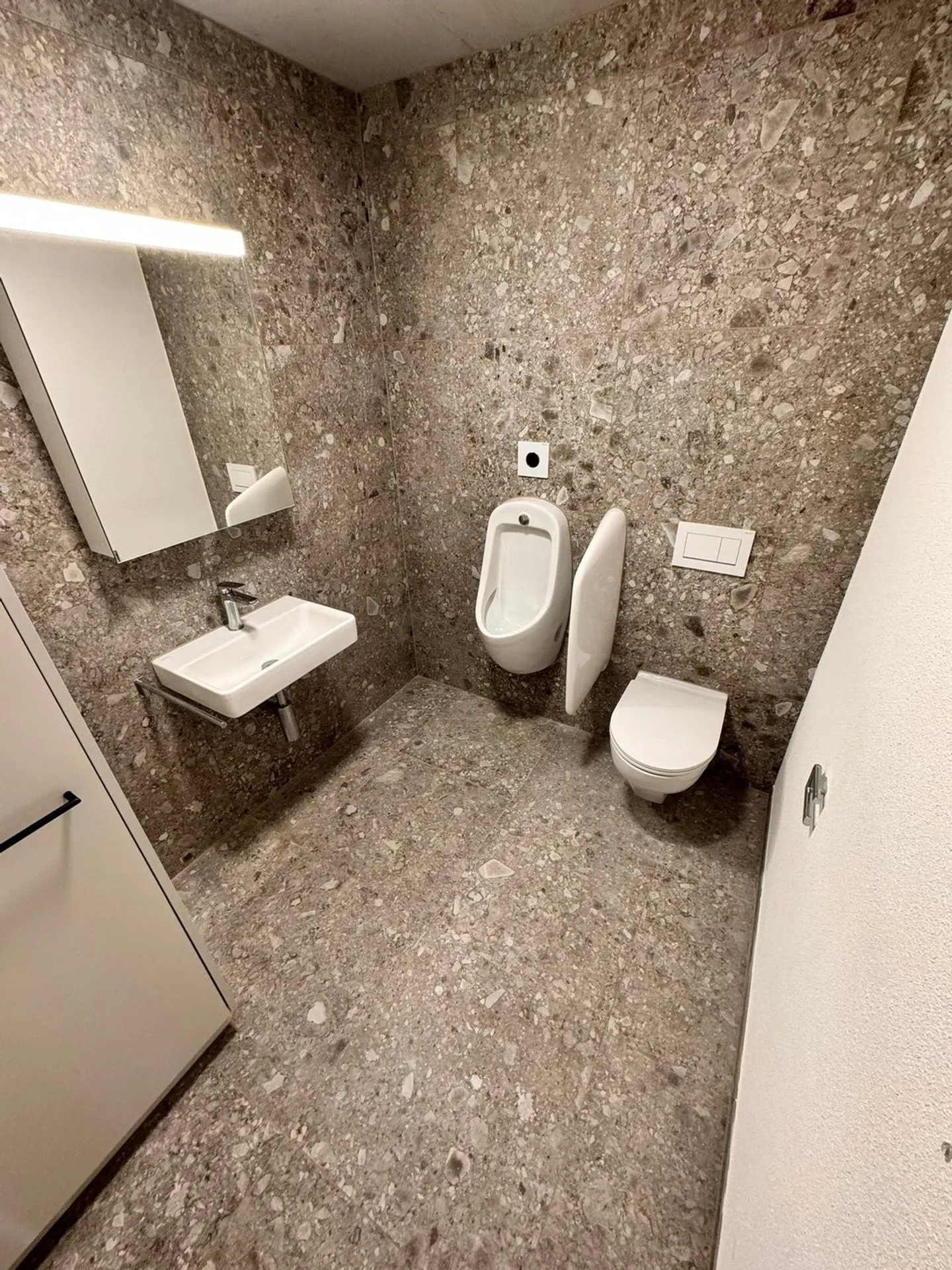 Locaux commerciaux de haute qualité dans le développement "Papiri" - Photo 9 sur 14