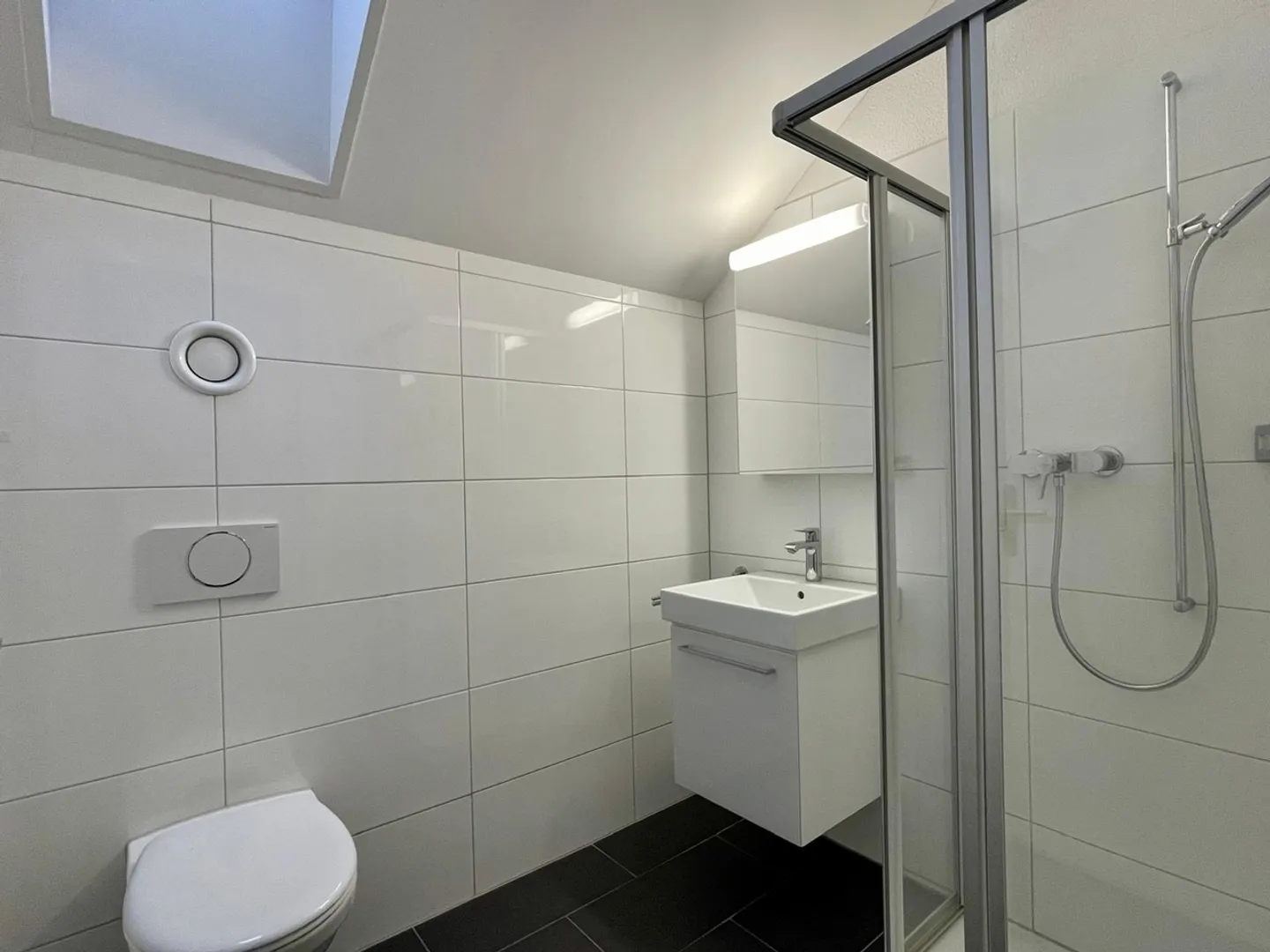 Maison individuelle moderne de 6,5 pièces en standard de propriété dans un emplacement familial à Hüttikon - Photo 5 sur 10