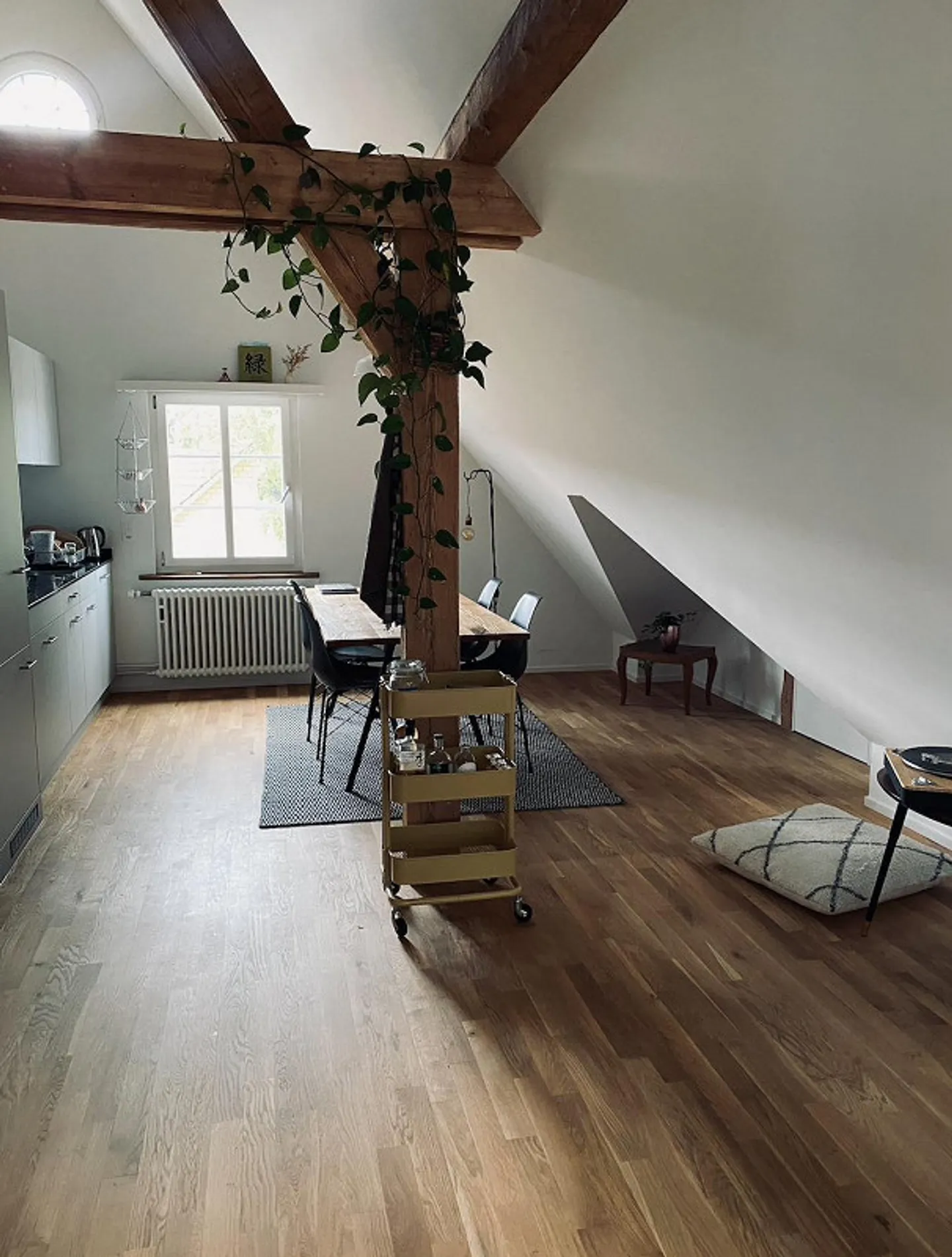 Incantevole appartamento mansardato di 3,5 locali nel cuore di Oberwinterthur - Foto 9 di 14