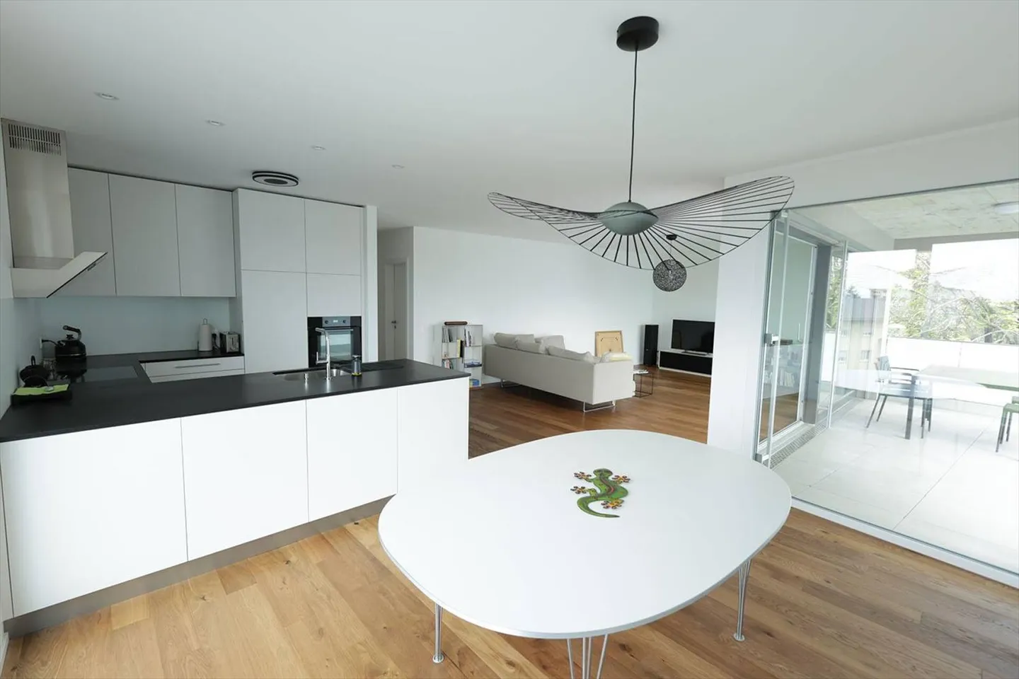 Attische 3.5-Zimmer-Wohnung mit Keller und Parkplatz - Foto 11 von 13