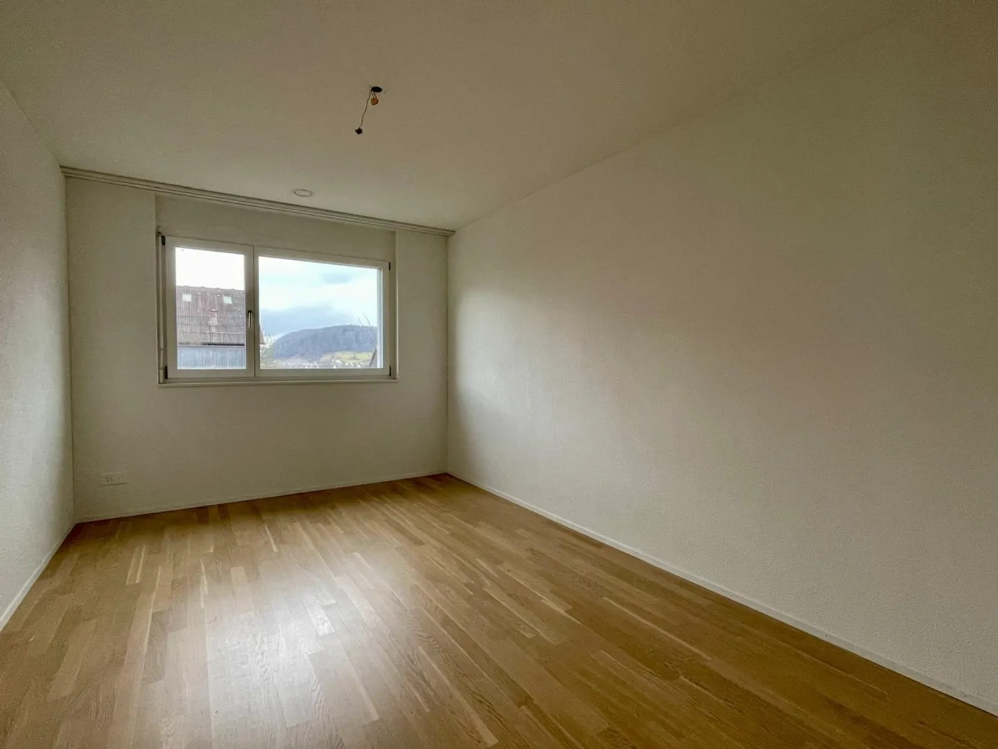 Maison individuelle moderne de 6,5 pièces en standard de propriété dans un emplacement familial à Hüttikon - Photo 9 sur 10