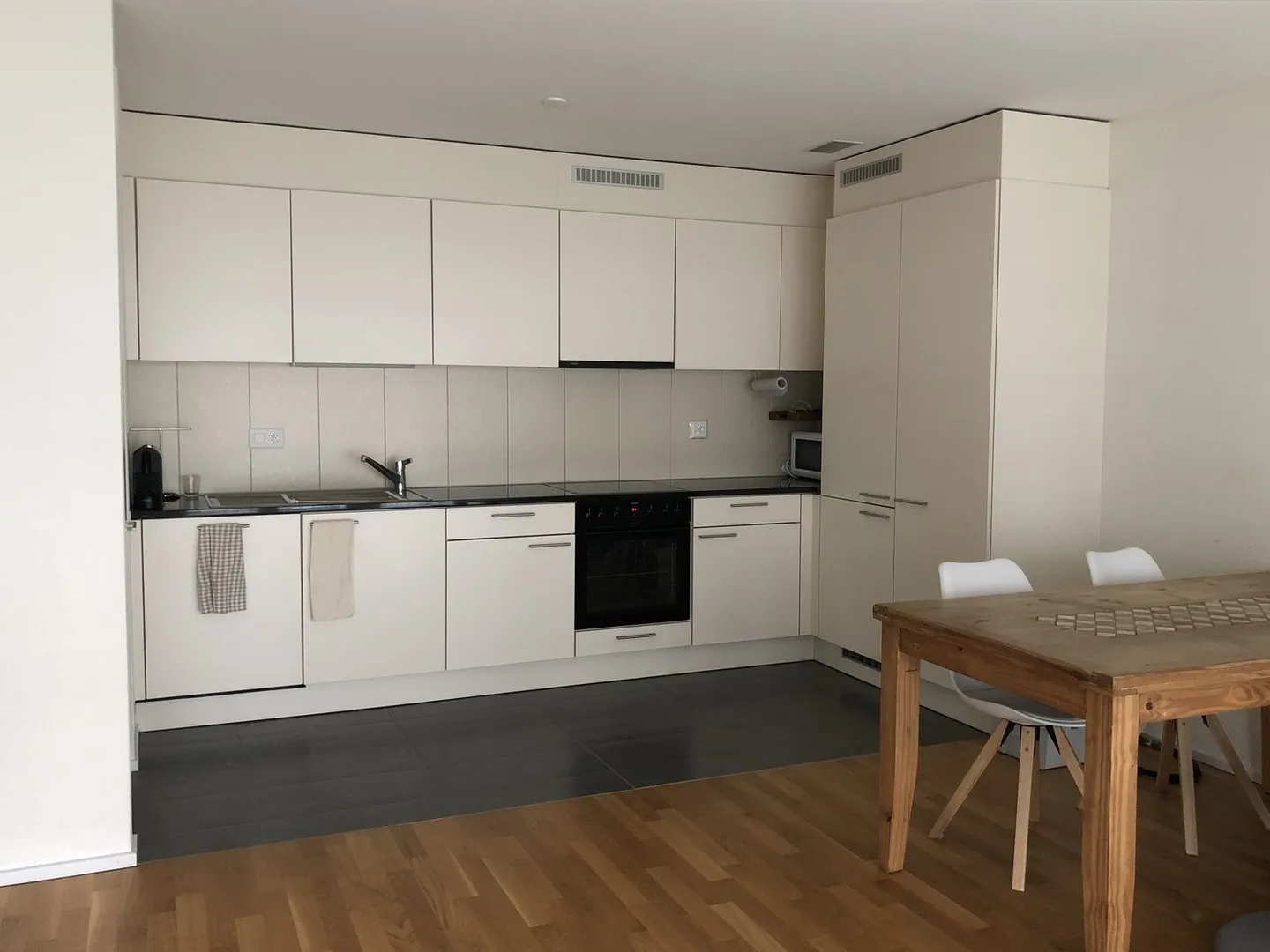 Appartamento moderno e luminoso con 2,5 stanze e balcone - Foto 2 di 7