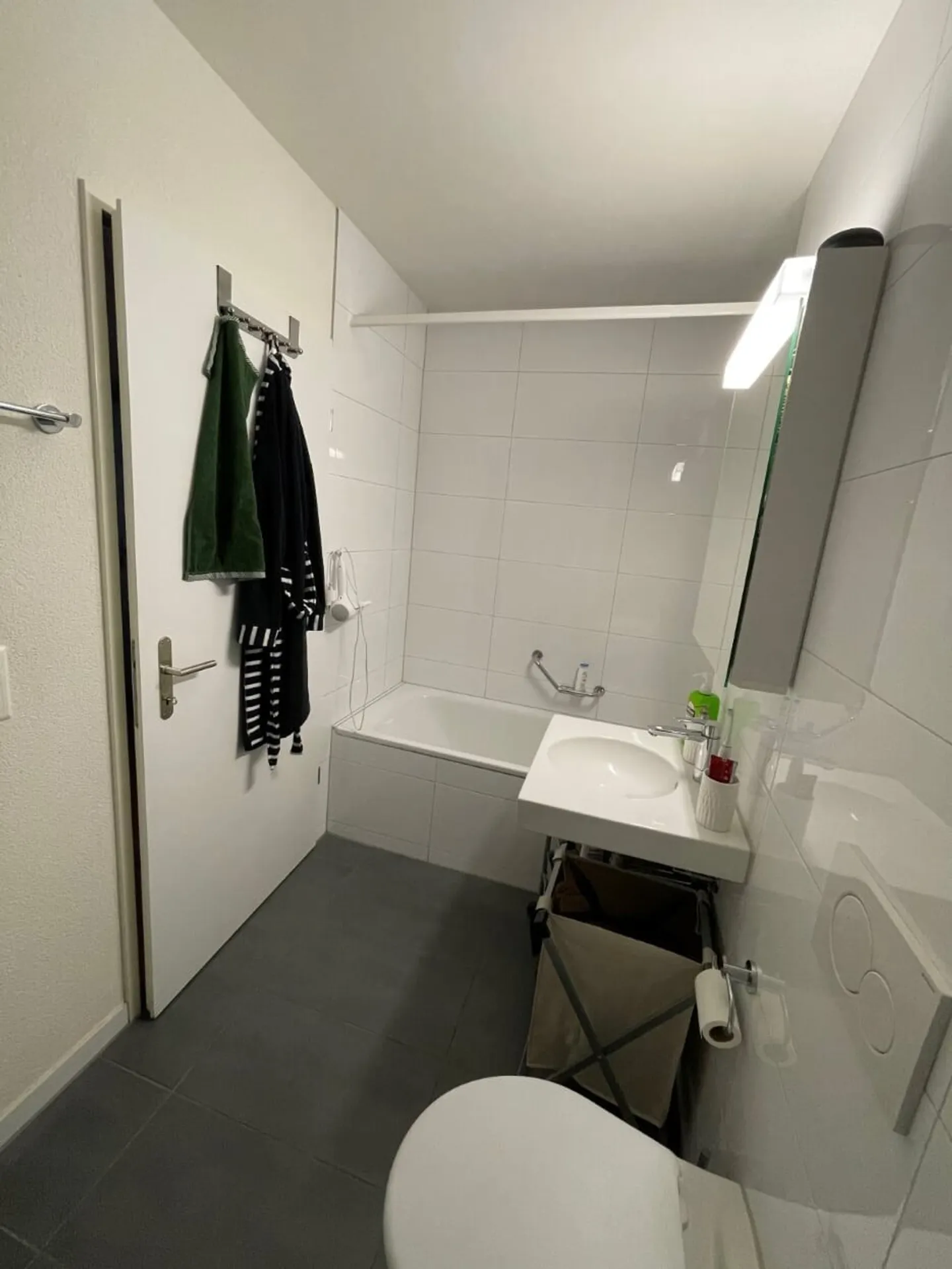 Appartamento moderno e luminoso con 2,5 stanze e balcone - Foto 6 di 7