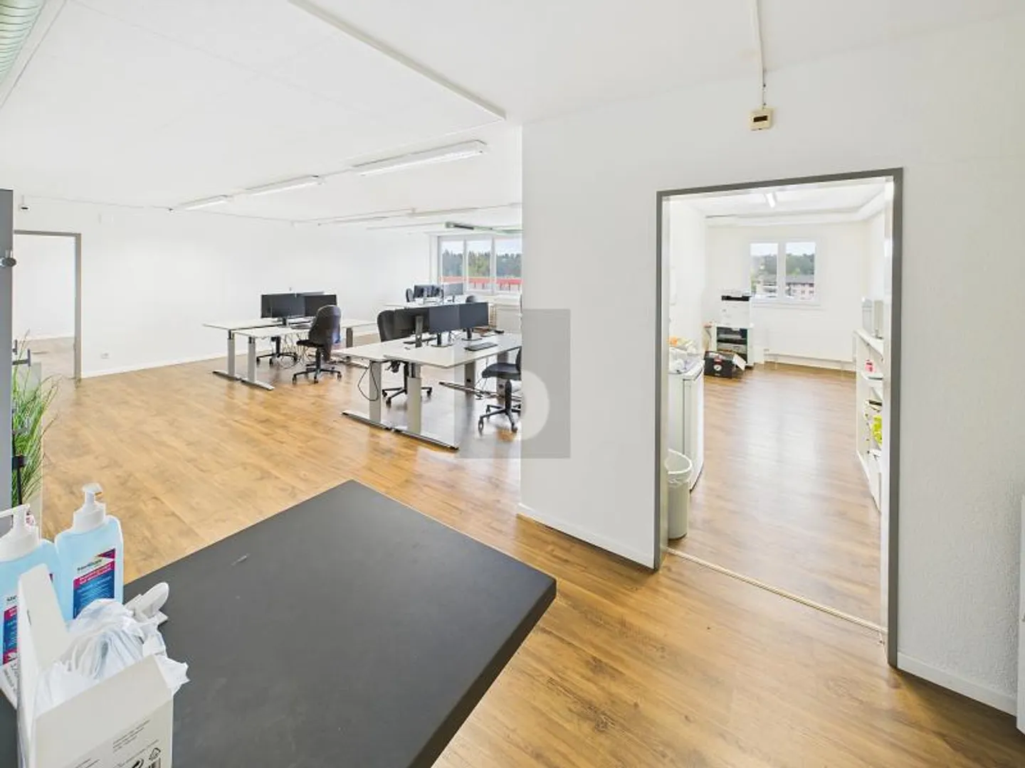 BUREAU MODERNE EN EMPLACEMENT CENTRAL 3.01 - Photo 2 sur 6