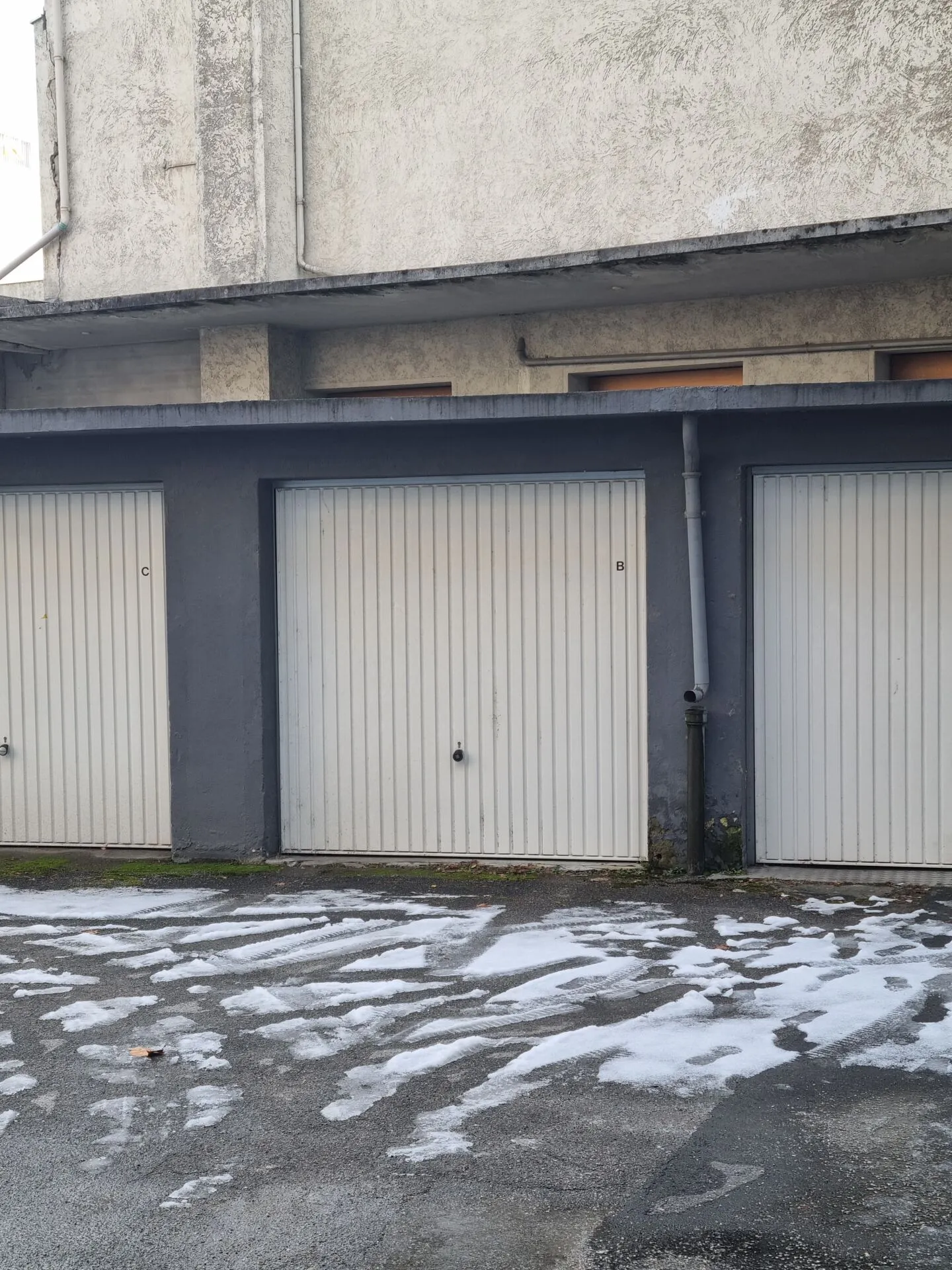 Garage box à louer - Avenue de Tourbillon 28, Sion - Photo 2 of 2