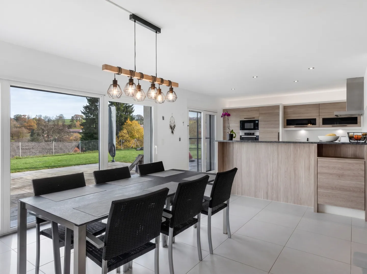 Villa contemporanea con 6,5 stanze e appartamento indipendente affittato - Foto 5 di 31
