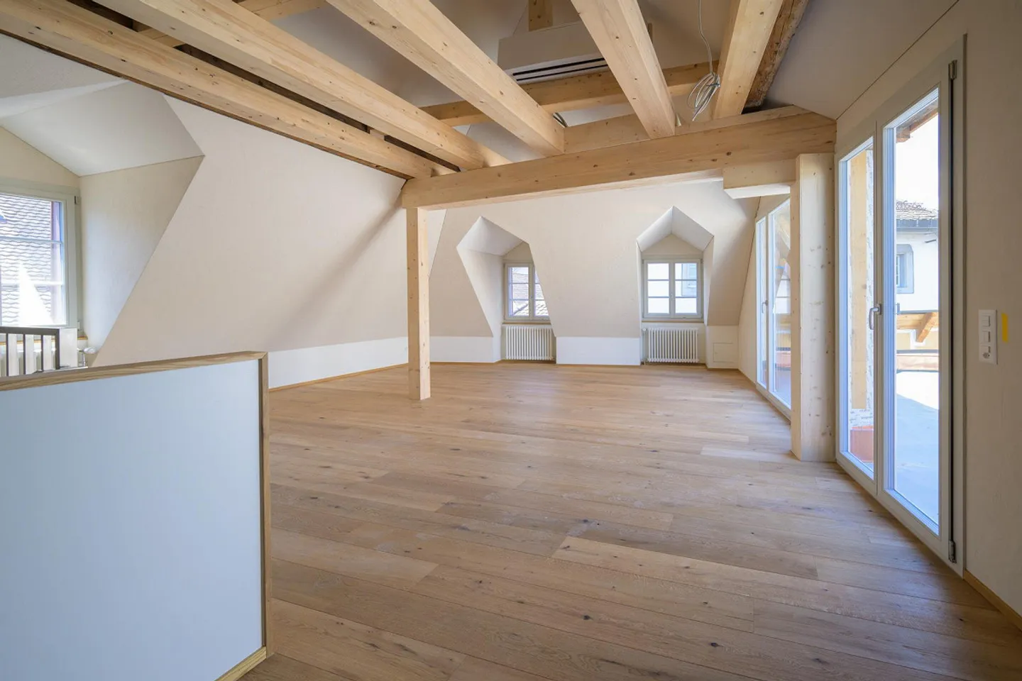 Appartamento duplex ristrutturato di 3,5 locali con terrazza sul tetto - Foto 1 di 11