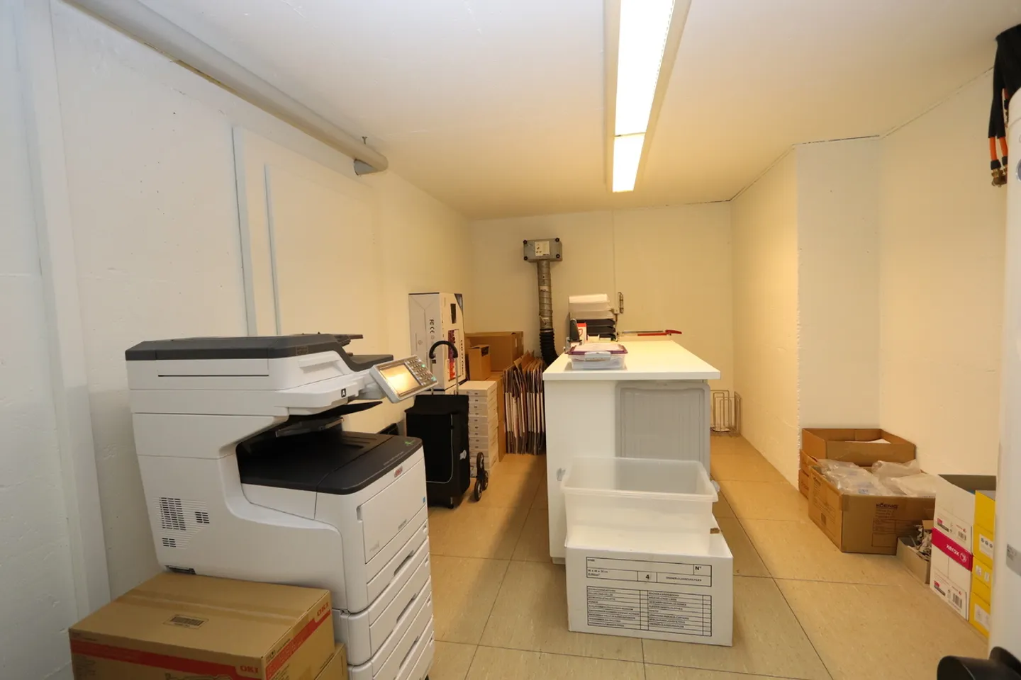 Office space for rent in the center - Photo 5 of 5