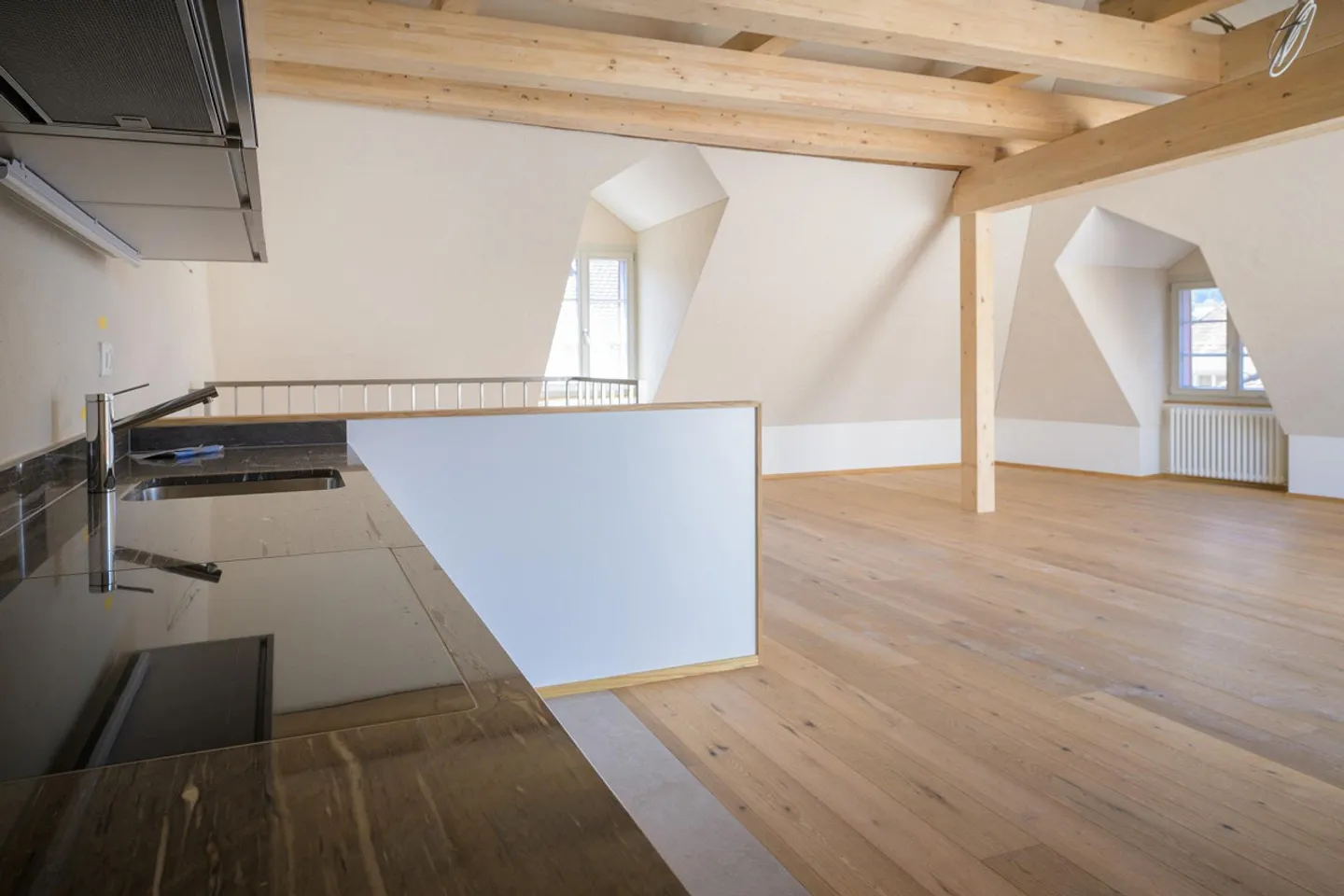 Appartamento duplex ristrutturato di 3,5 locali con terrazza sul tetto - Foto 2 di 11