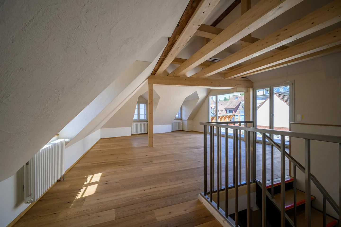 Appartamento duplex ristrutturato di 3,5 locali con terrazza sul tetto - Foto 3 di 11