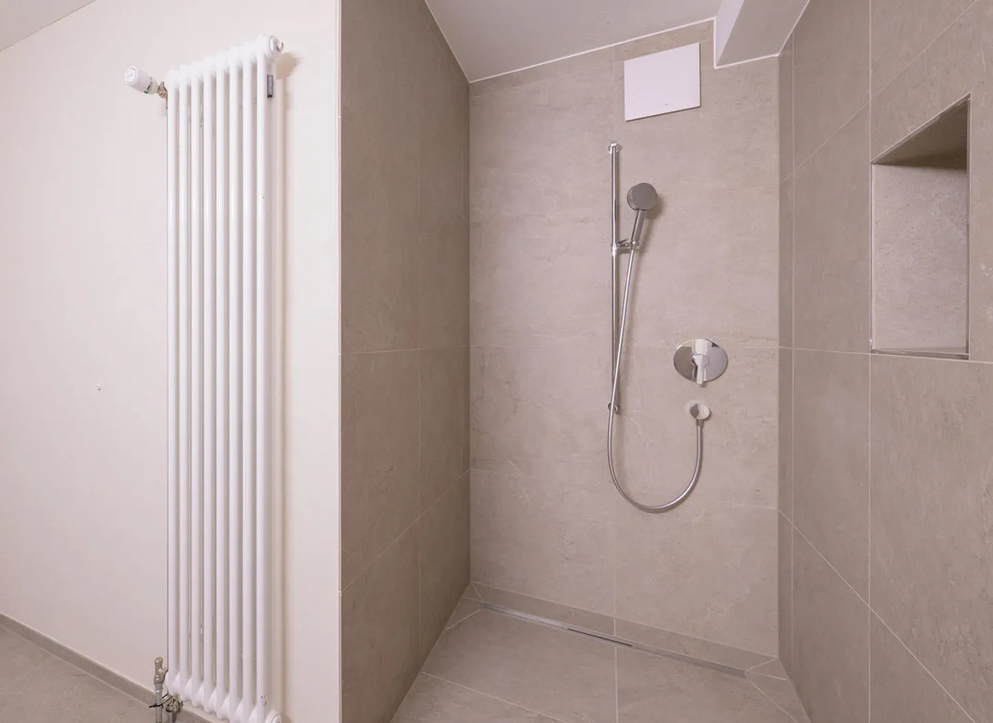 Appartamento duplex ristrutturato di 3,5 locali con terrazza sul tetto - Foto 11 di 11