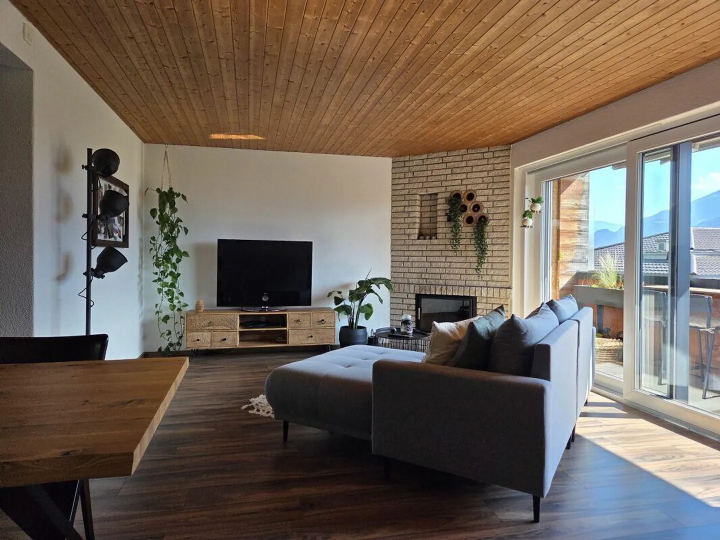 Ampio appartamento di 4,5 stanze in una posizione da sogno - Foto 1 di 12