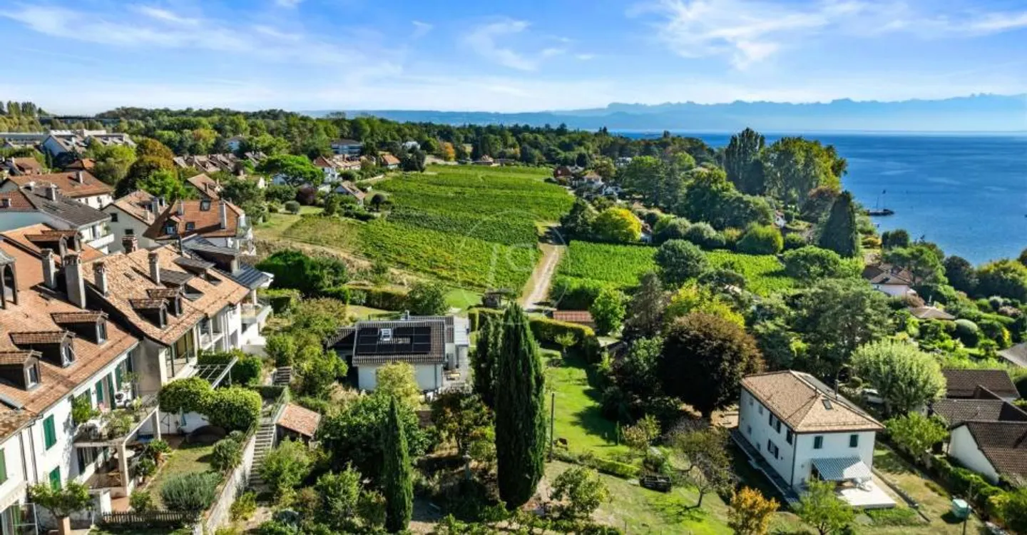 Un écrin avec vue panoramique sur le Léman - Photo 3 of 3