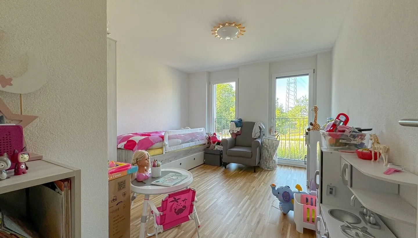 APPARTAMENTO FAMILIARE DI 5.5P CON TERRAZZA E GIARDINO PRIVATO - Foto 13 di 14