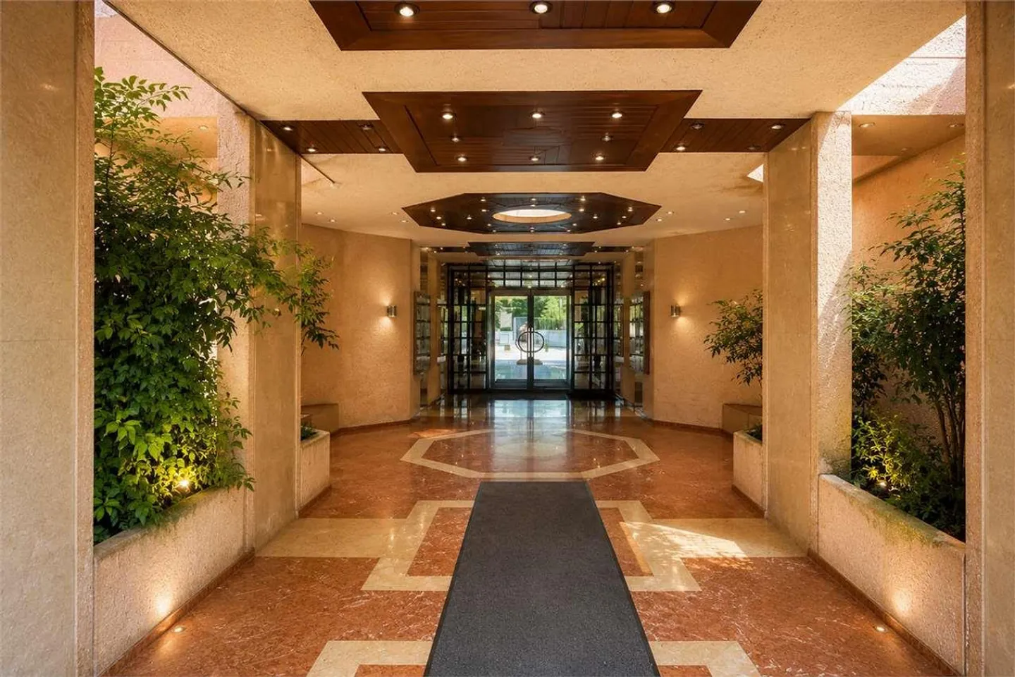 Appartement lumineux de 3,5 pièces avec terrasse dans une résidence prestigieuse - Photo 3 sur 11