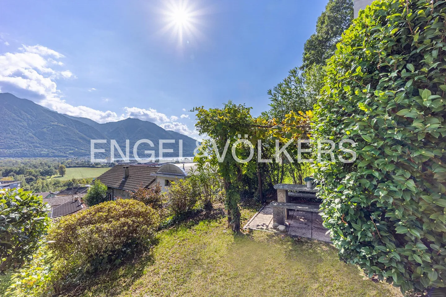 Idylle de jardin et panorama sur le lac (58) - Photo 3 sur 11