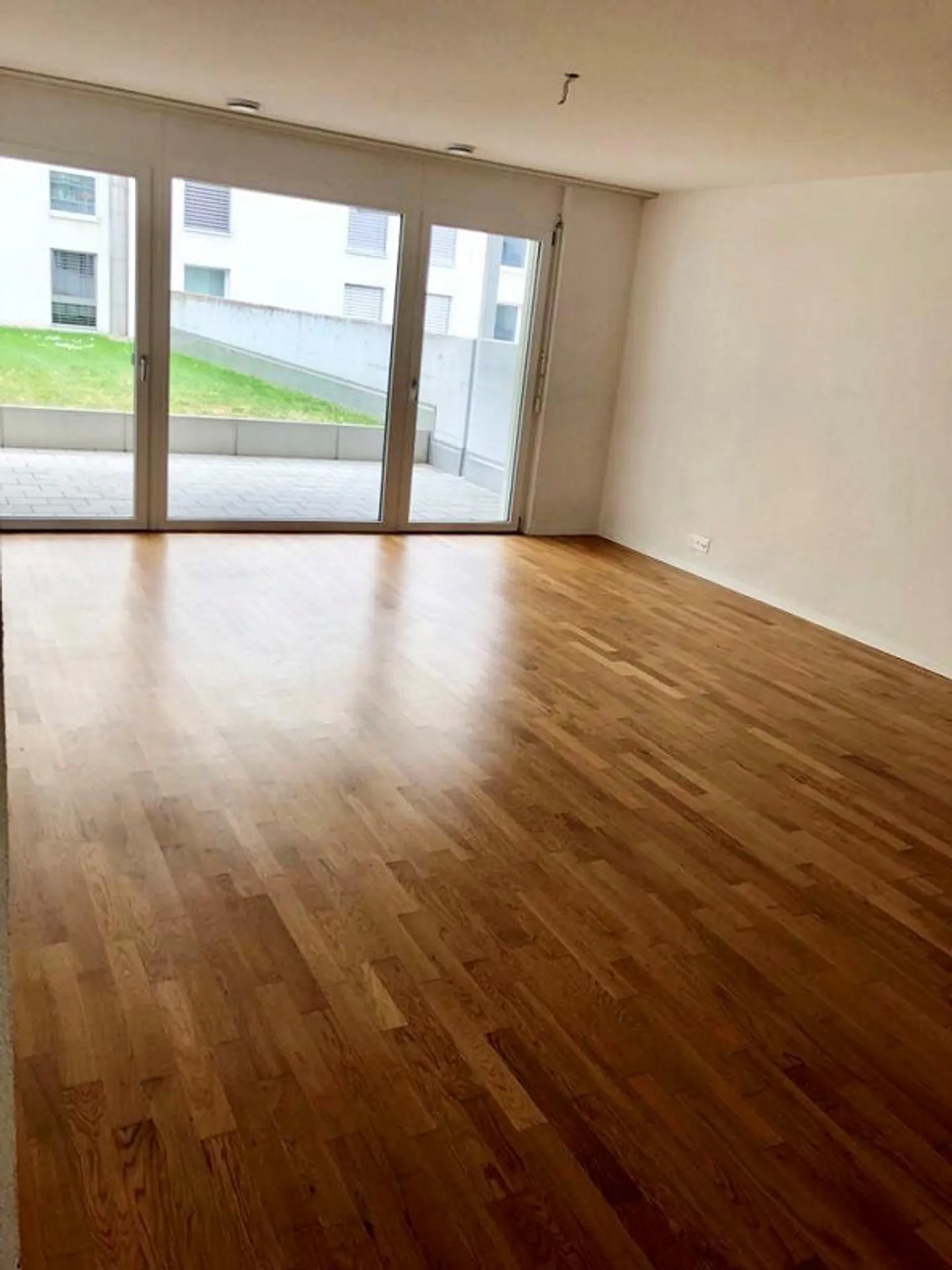 Appartamento accogliente di 3,5 stanze con patio - Foto 3 di 6
