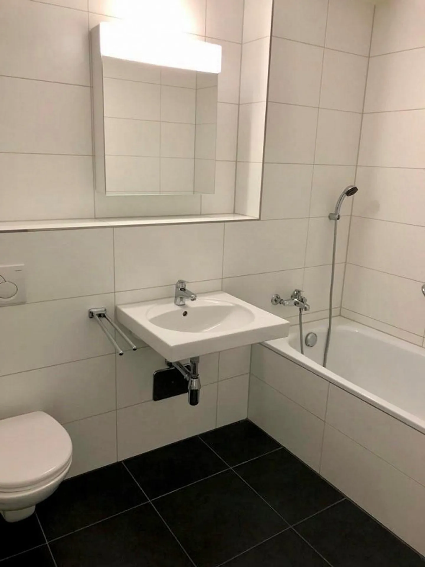 Appartamento accogliente di 3,5 stanze con patio - Foto 4 di 6