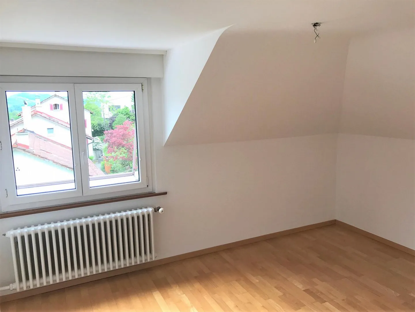 Cozy Attic Apartment - Photo 5 of 10