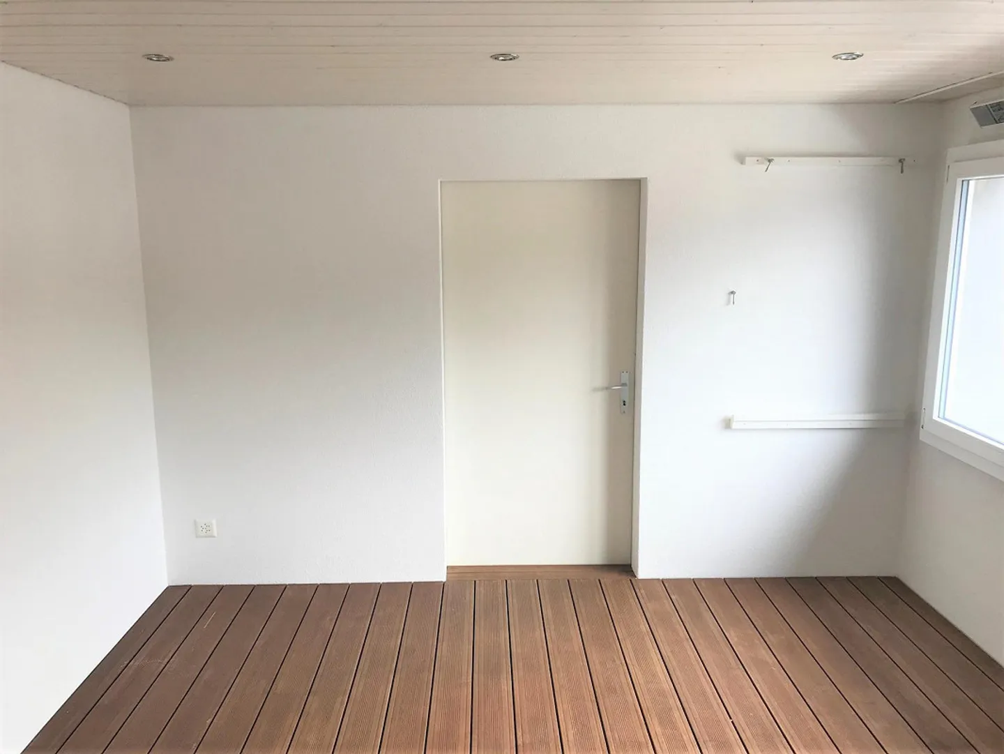 Cozy Attic Apartment - Photo 8 of 10