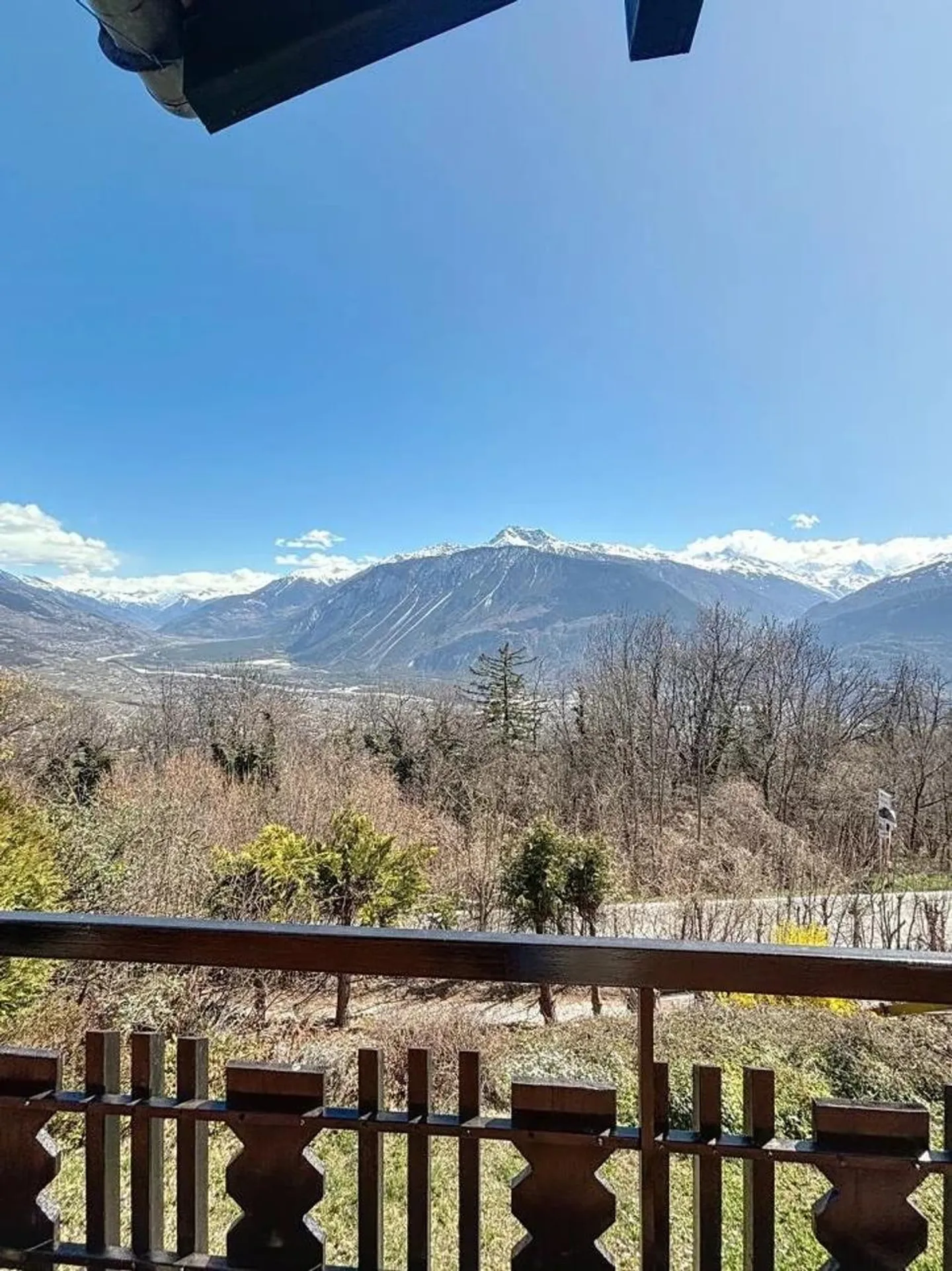 Chalet semi-indipendente affascinante con vista e sole eccezionali - Foto 2 di 13