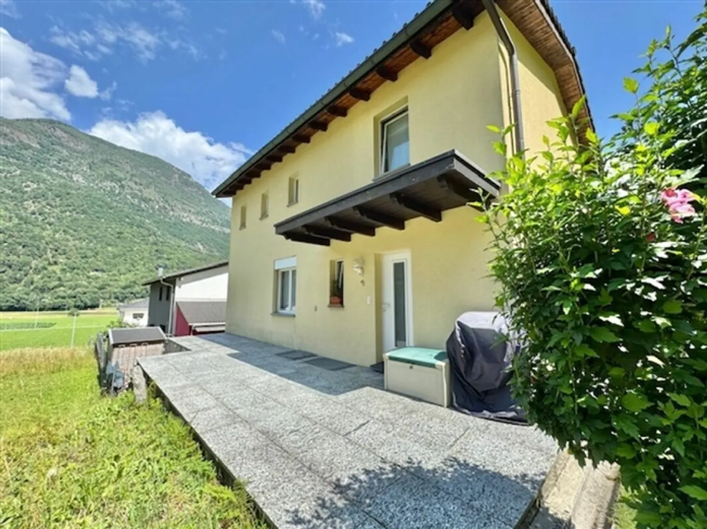 FOR SALE IN MOGHEGNO (MAGGIATAL) - DETACHED HOUSE IN A QUIET AREA - Photo 2 of 20