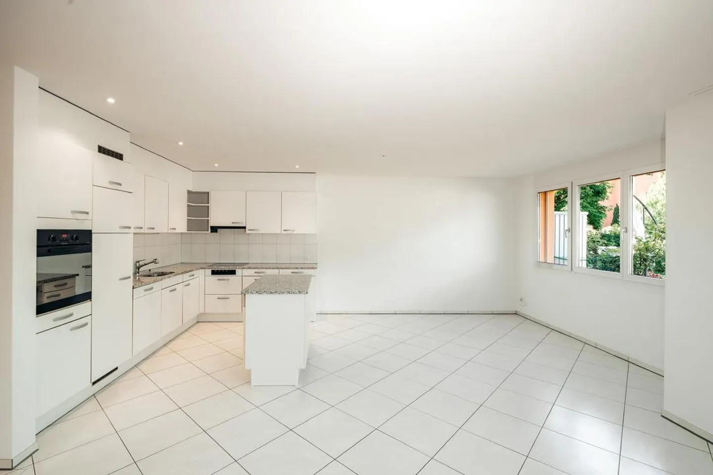 Appartement de jardin moderne 3,5 pièces avec espace de vie couvert à Eglisau - Photo 2 sur 24