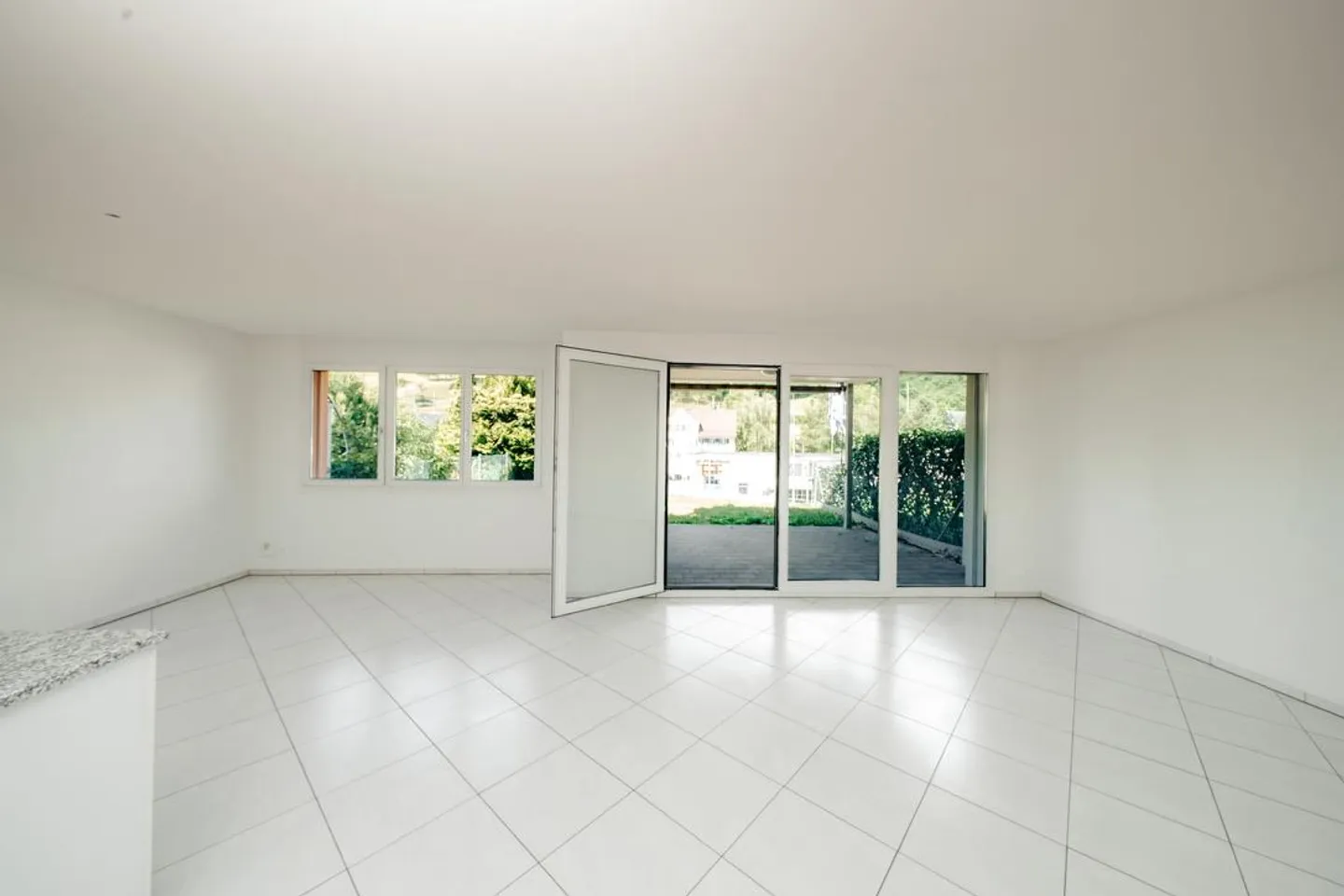 Appartement de jardin moderne 3,5 pièces avec espace de vie couvert à Eglisau - Photo 4 sur 24