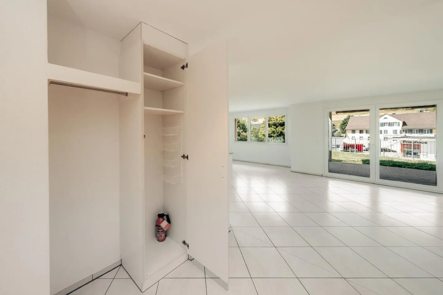 Appartement de jardin moderne 3,5 pièces avec espace de vie couvert à Eglisau - Photo 14 sur 24