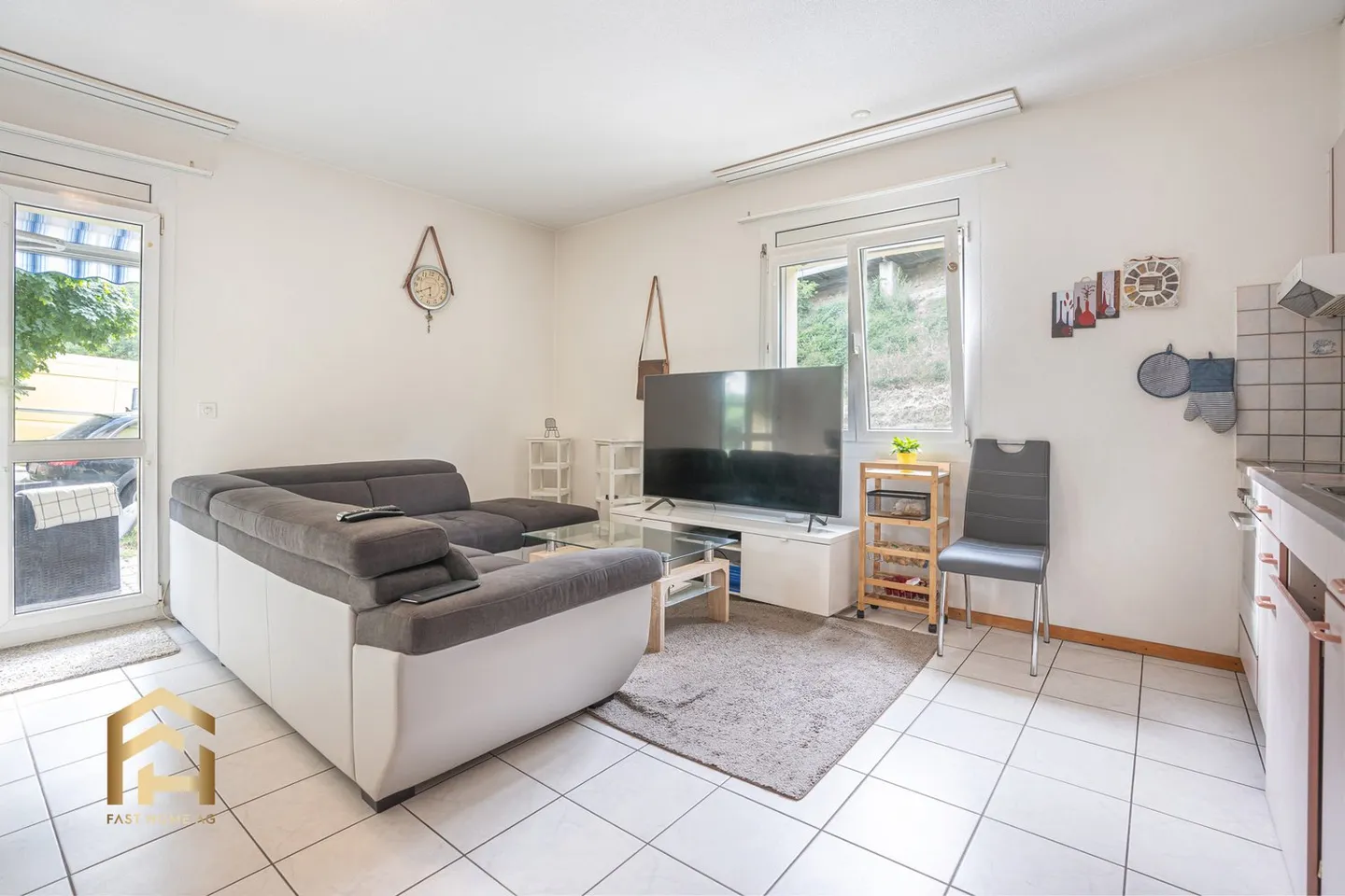 Attractive 2.5-room apartment with garden seating area in a central location - Photo 1 of 8