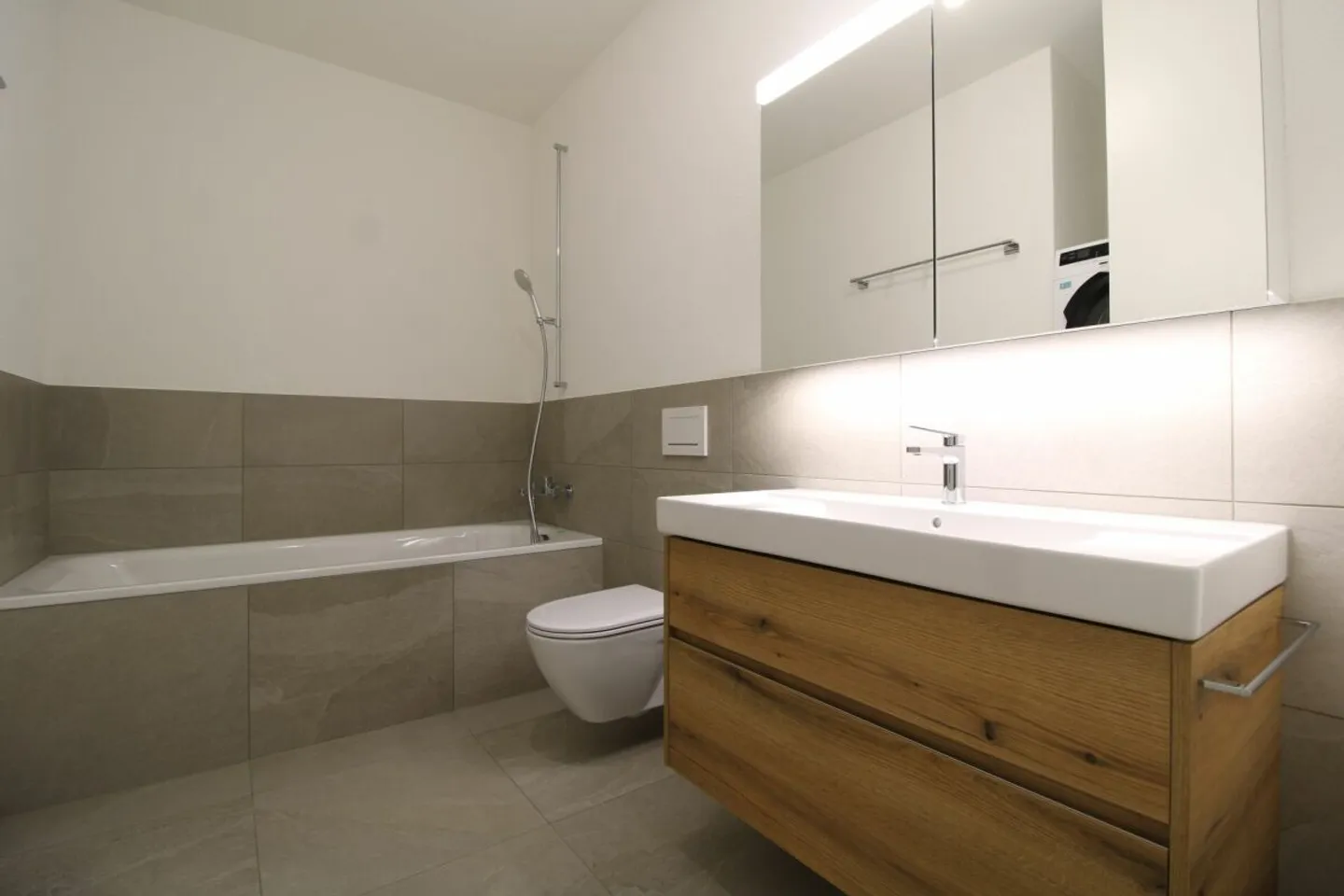 Modern Ground Floor Apartment - Photo 4 of 15