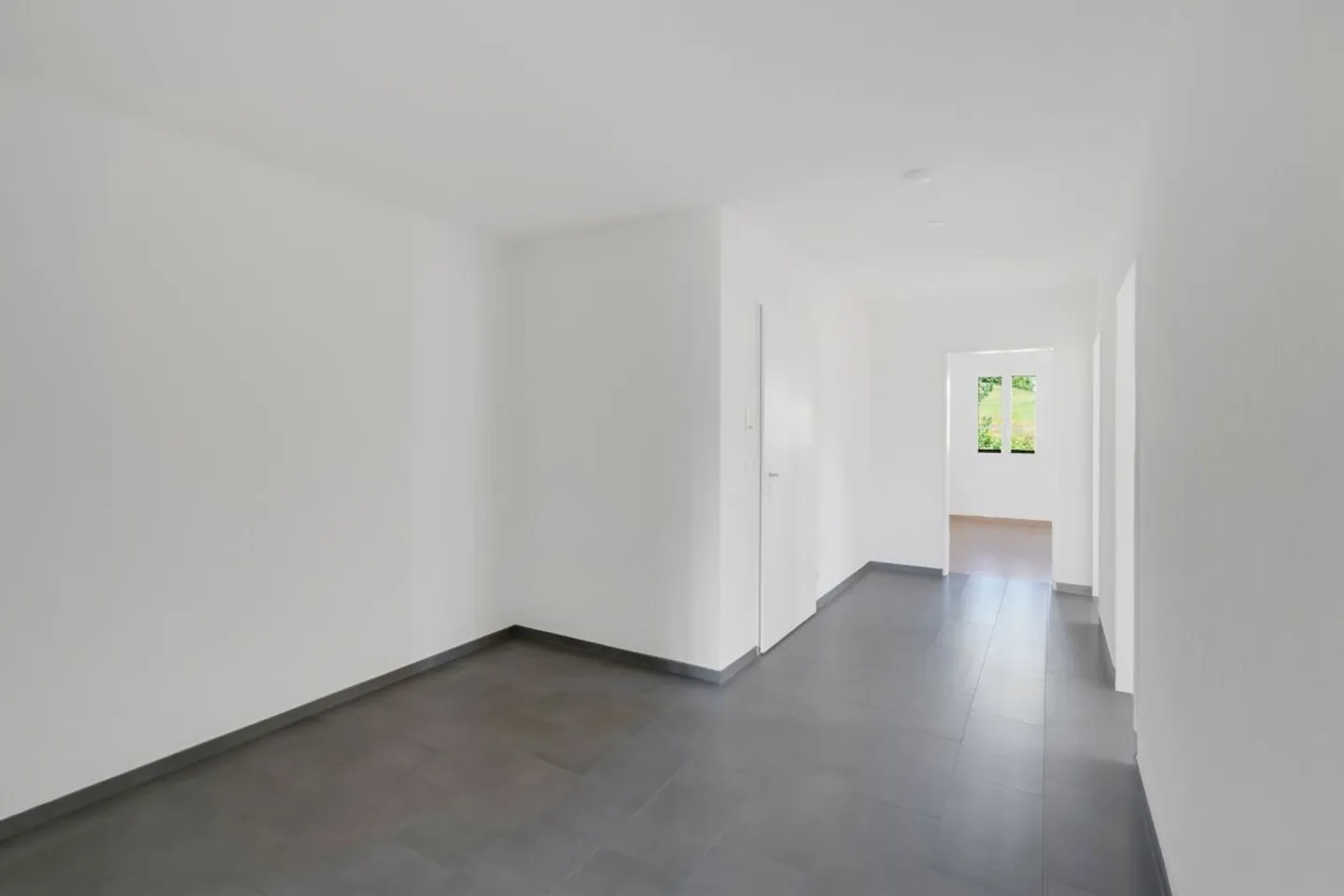Charming Garden Apartment - Photo 4 of 17