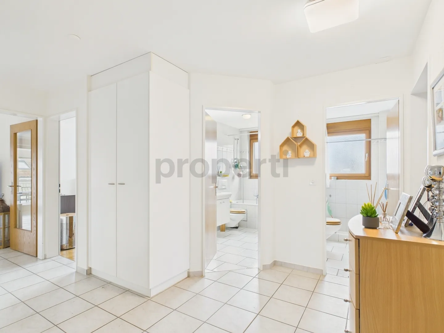 Helle 5.5-Zimmer Wohnung mit Wintergarten - Foto 7 von 11