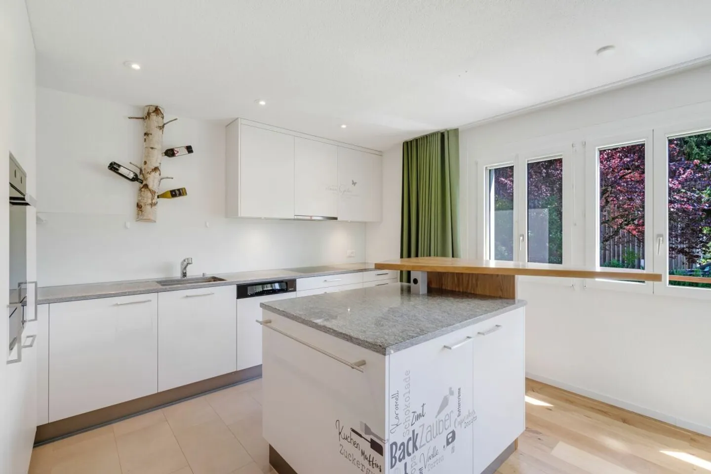 Charming Garden Apartment - Photo 11 of 17