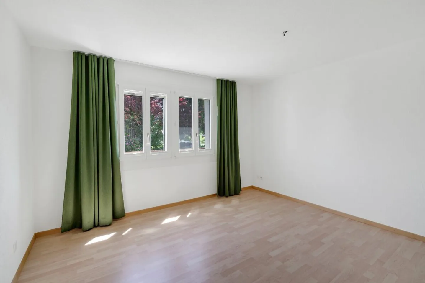 Charming Garden Apartment - Photo 14 of 17