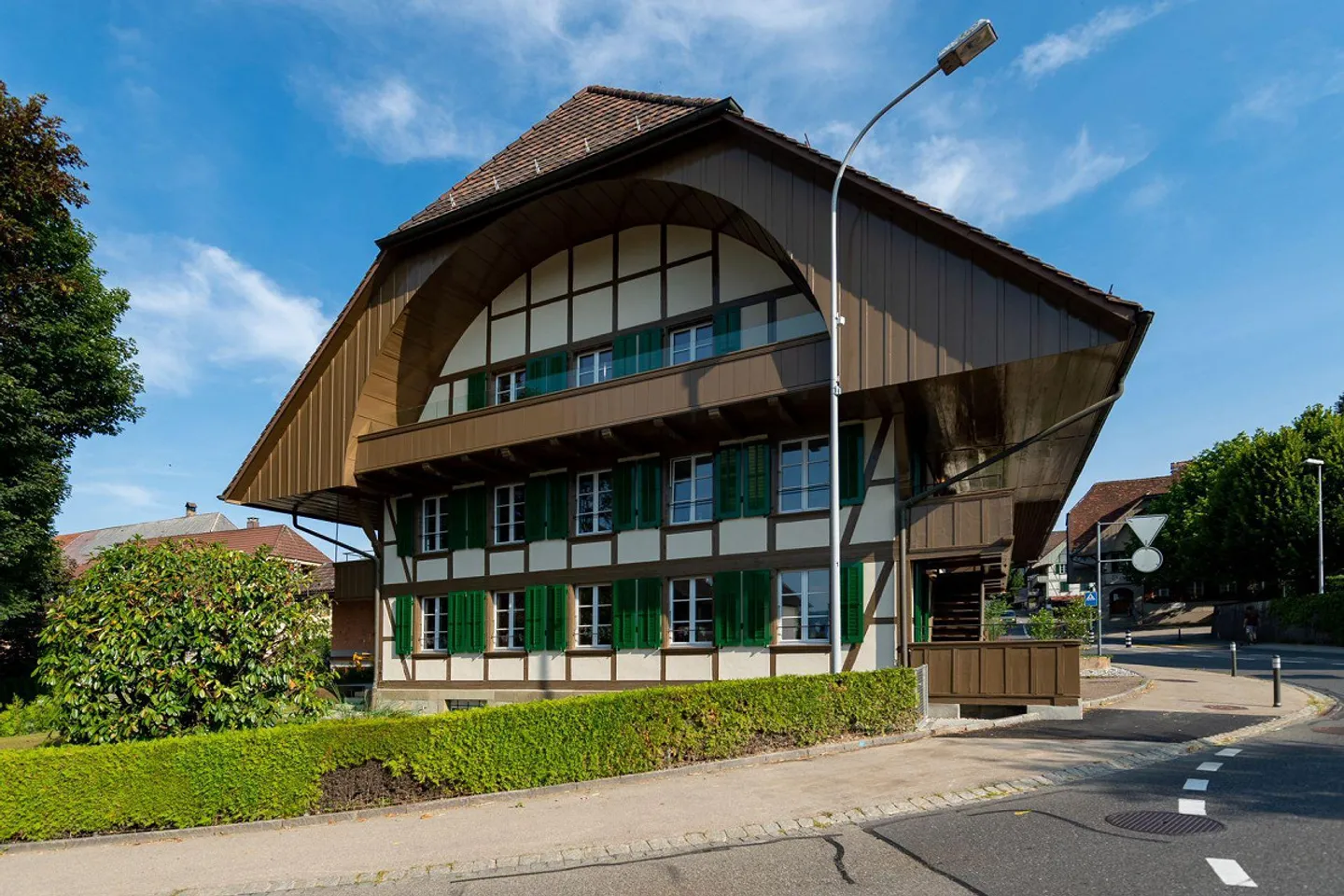 Grosszügige und moderne 2.5-Zimmerwohnung mit eigenem Waschturm - Foto 1 von 7