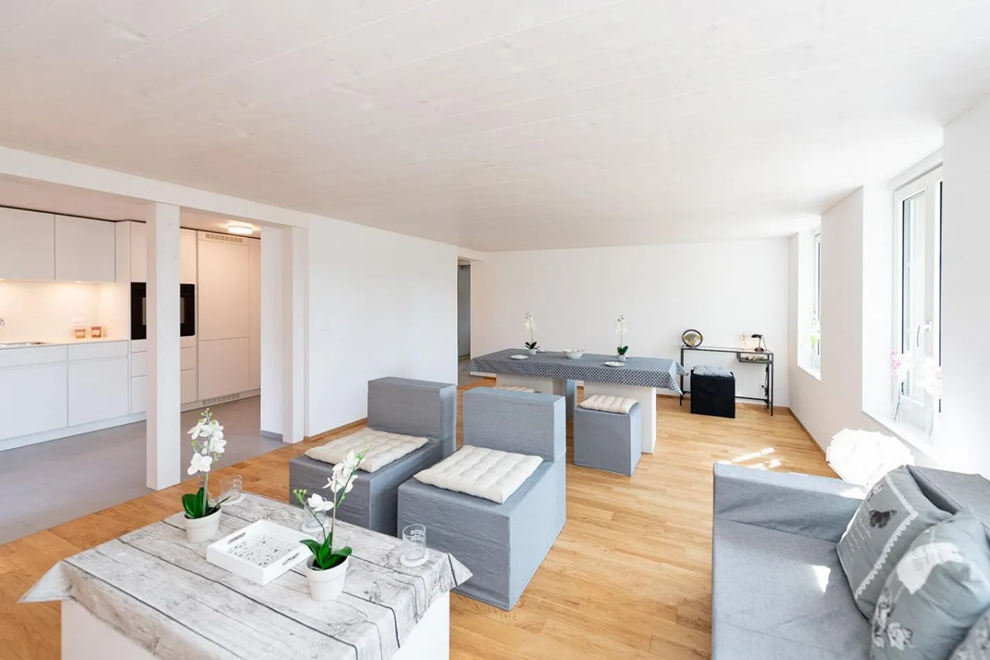 Grosszügige und moderne 2.5-Zimmerwohnung mit eigenem Waschturm - Foto 4 von 7