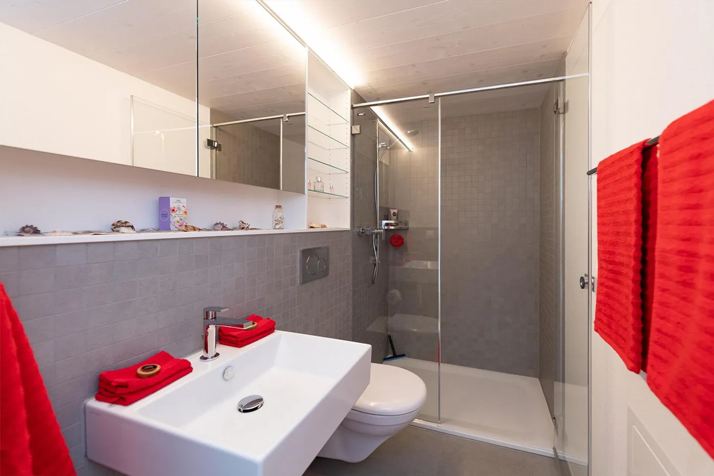 Grosszügige und moderne 2.5-Zimmerwohnung mit eigenem Waschturm - Foto 6 von 7