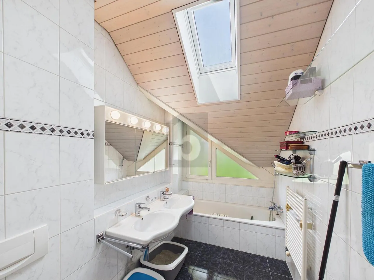 Geräumiges Penthouse mit Balkonen - Foto 4 von 6
