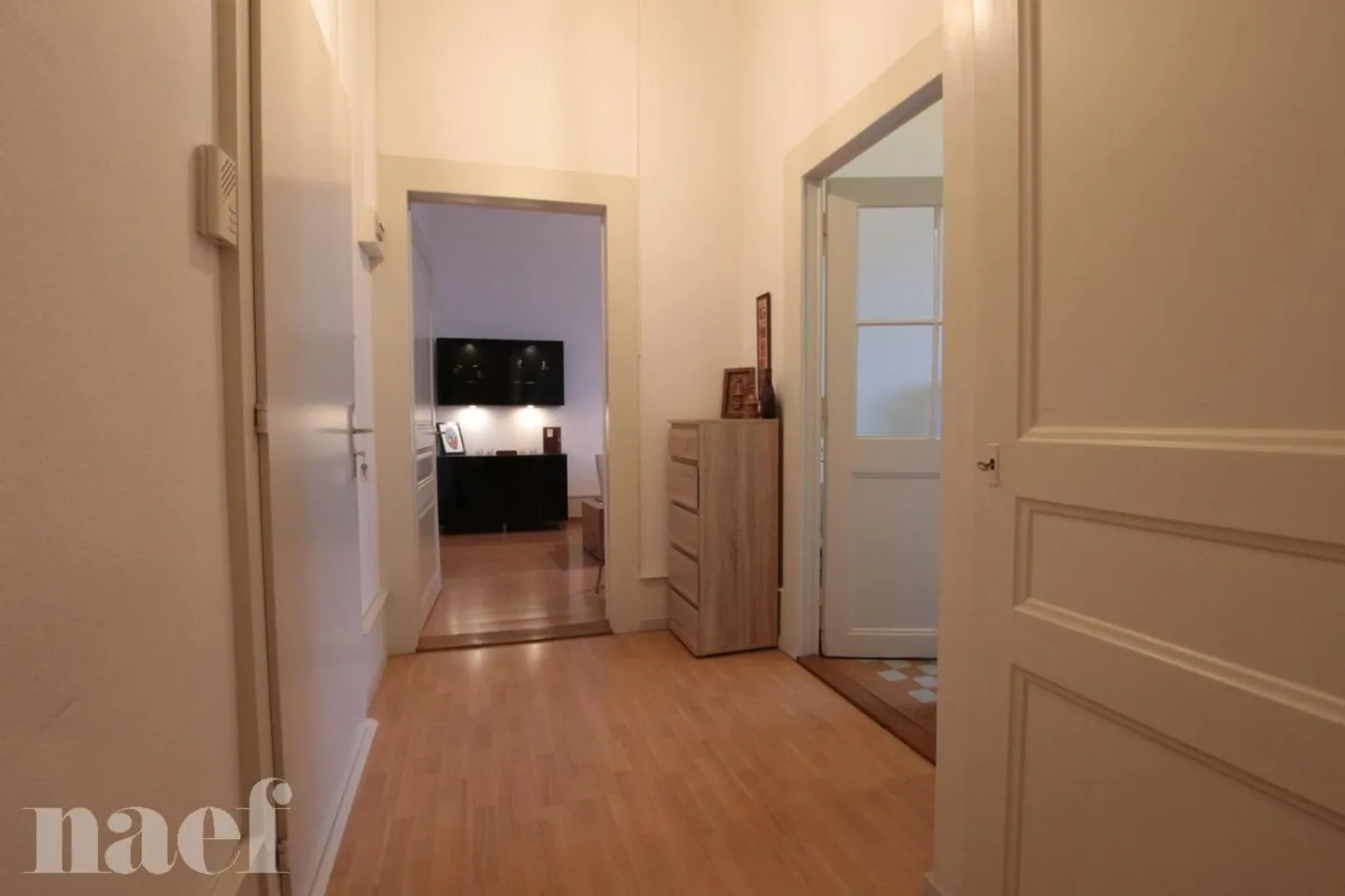 Zwei Schritte vom Bahnhof Neuchâtel - Foto 2 von 5