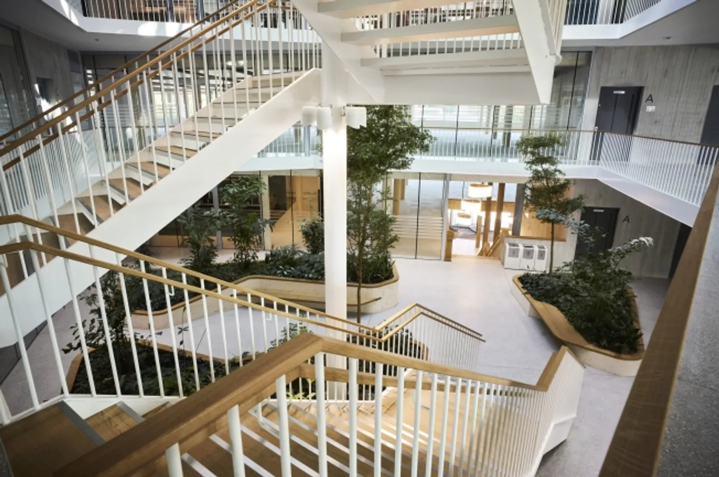 Adhérent et astucieux - cet emplacement améliore votre entreprise ! - Photo 8 sur 12