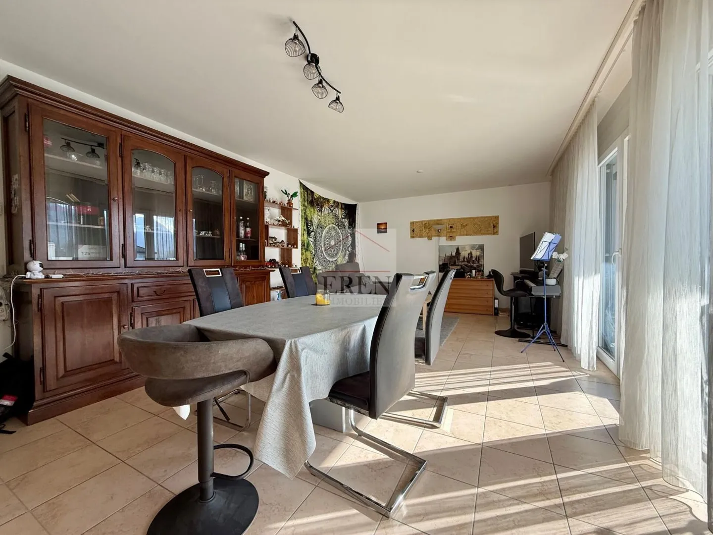 Appartement Charmant avec Terrasse - Photo 5 sur 13