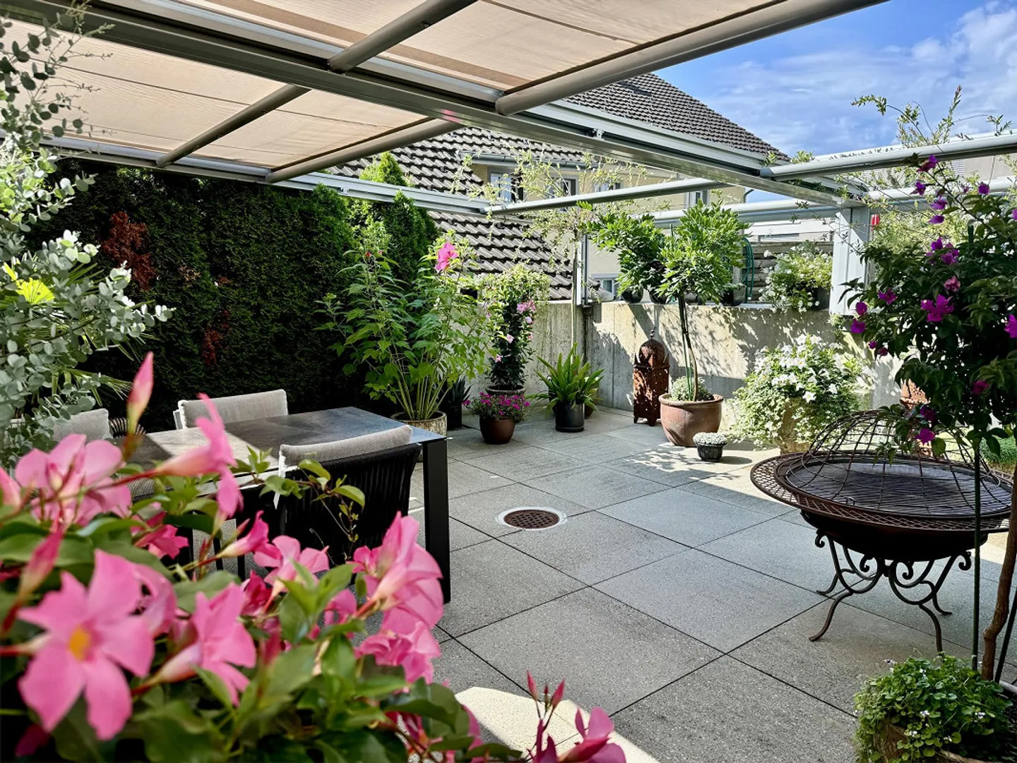 Appartamento 4 stanze 130 m2 con area verde e area salotto 170 m2 - Foto 1 di 23