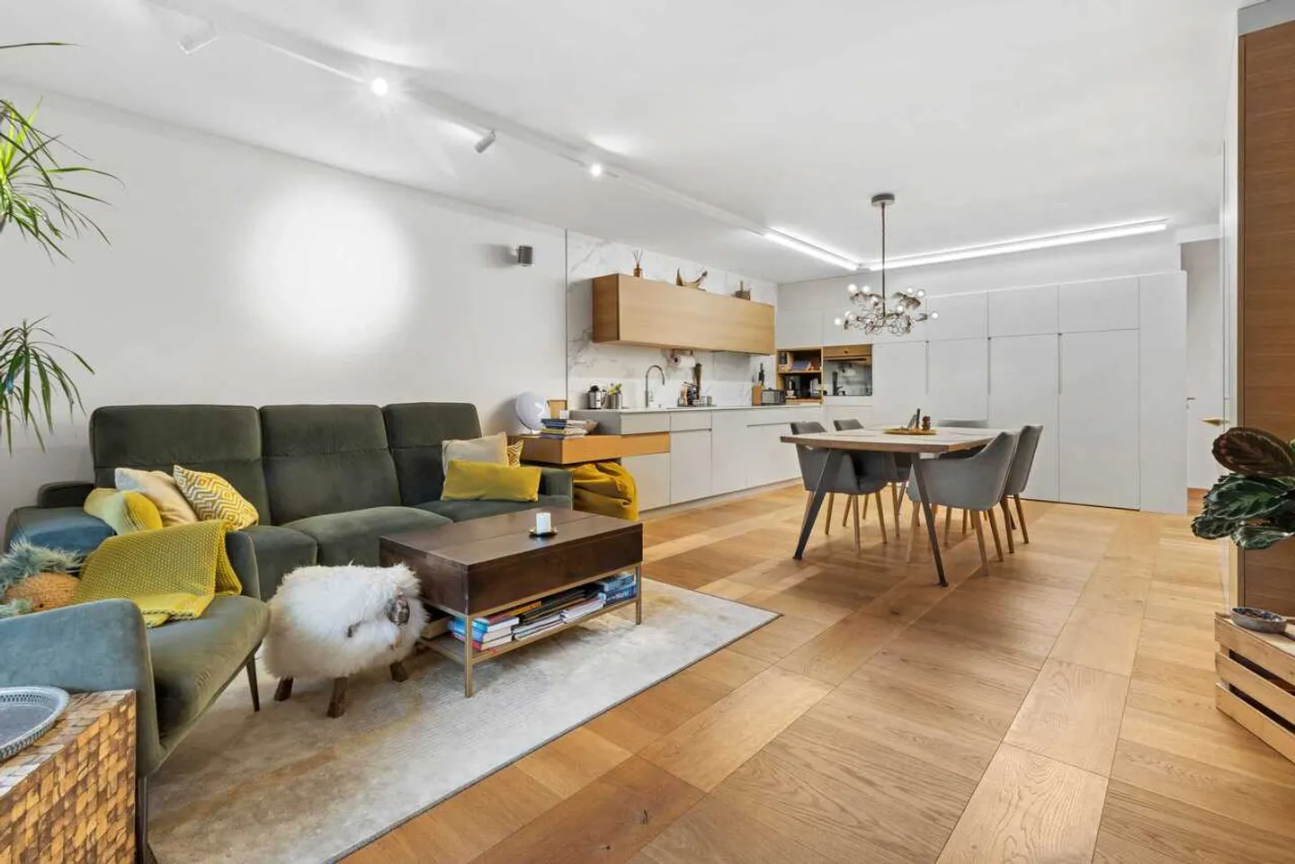 Appartement luxueux de 3,5 pièces dans un emplacement privilégié - Photo 2 sur 12