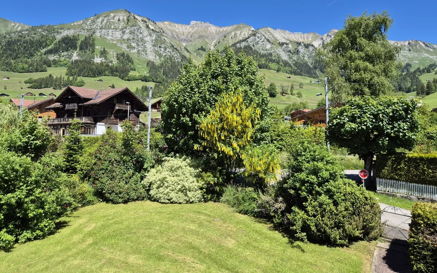 Balcon Traversant &amp; Lumière Alpine LOT 6 : Un 2.5 Pièces dÉlégance - Photo 7 sur 12