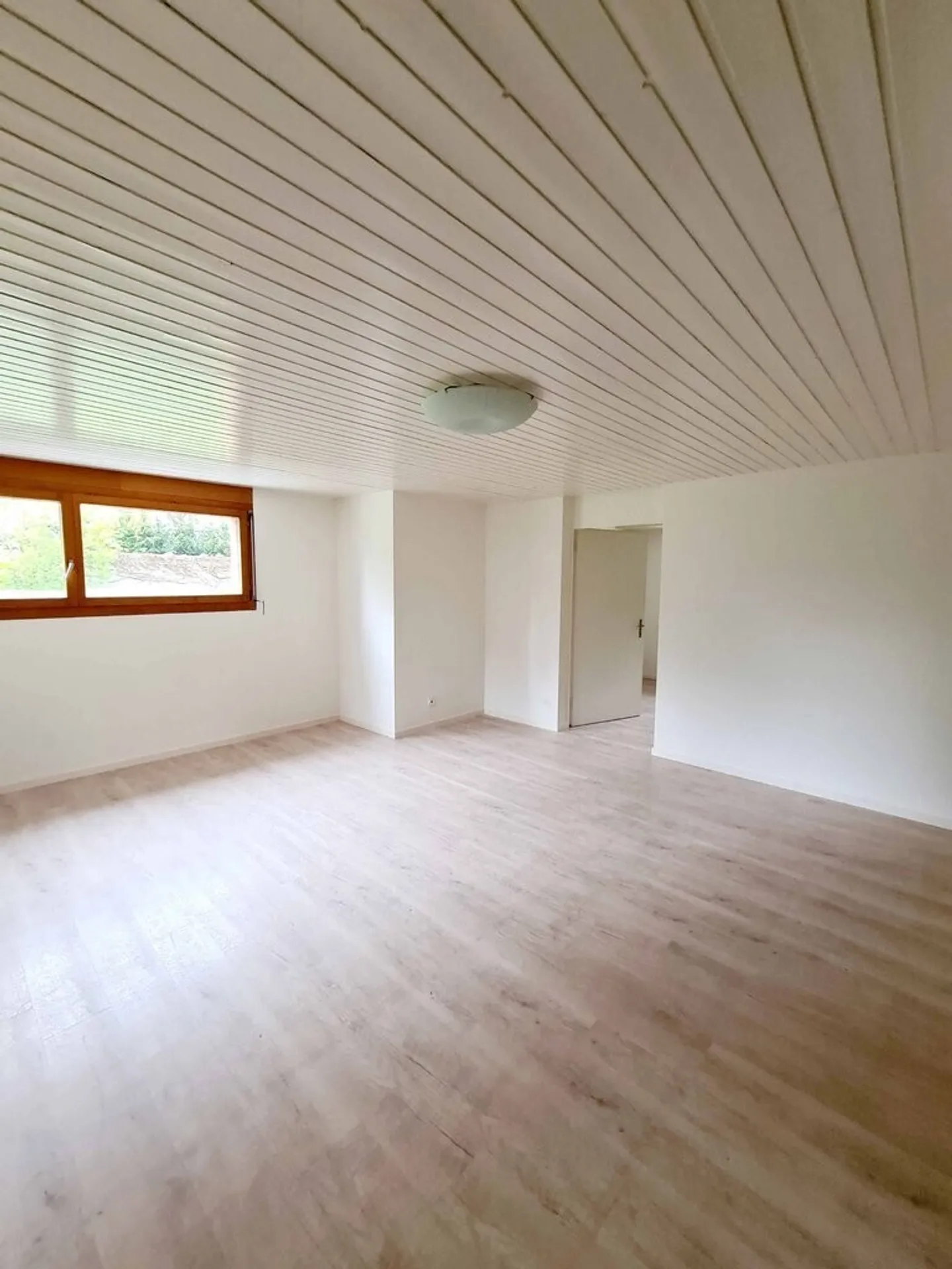 Versatile Usable Rooms in a Quiet Location - Photo 3 of 6
