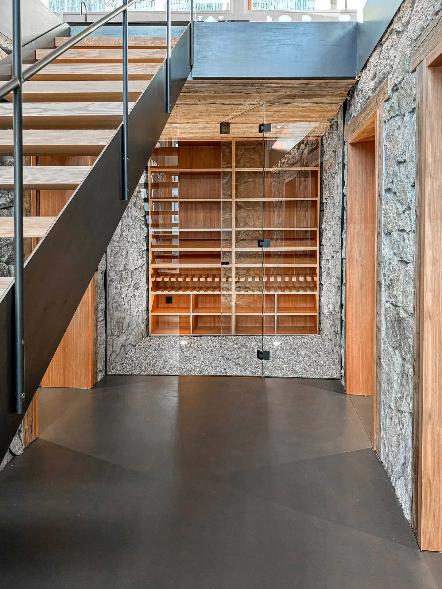 Historischer Stall in den Alpen - Foto 14 von 20