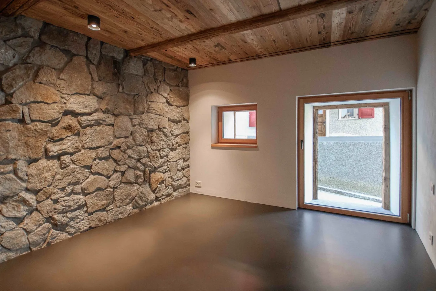 Historischer Stall in den Alpen - Foto 17 von 20