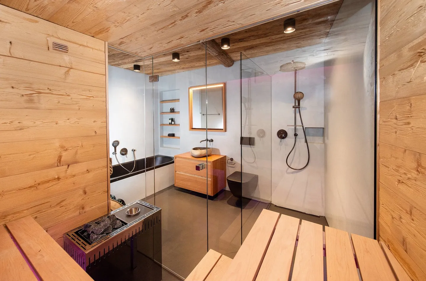 Historischer Stall in den Alpen - Foto 18 von 20