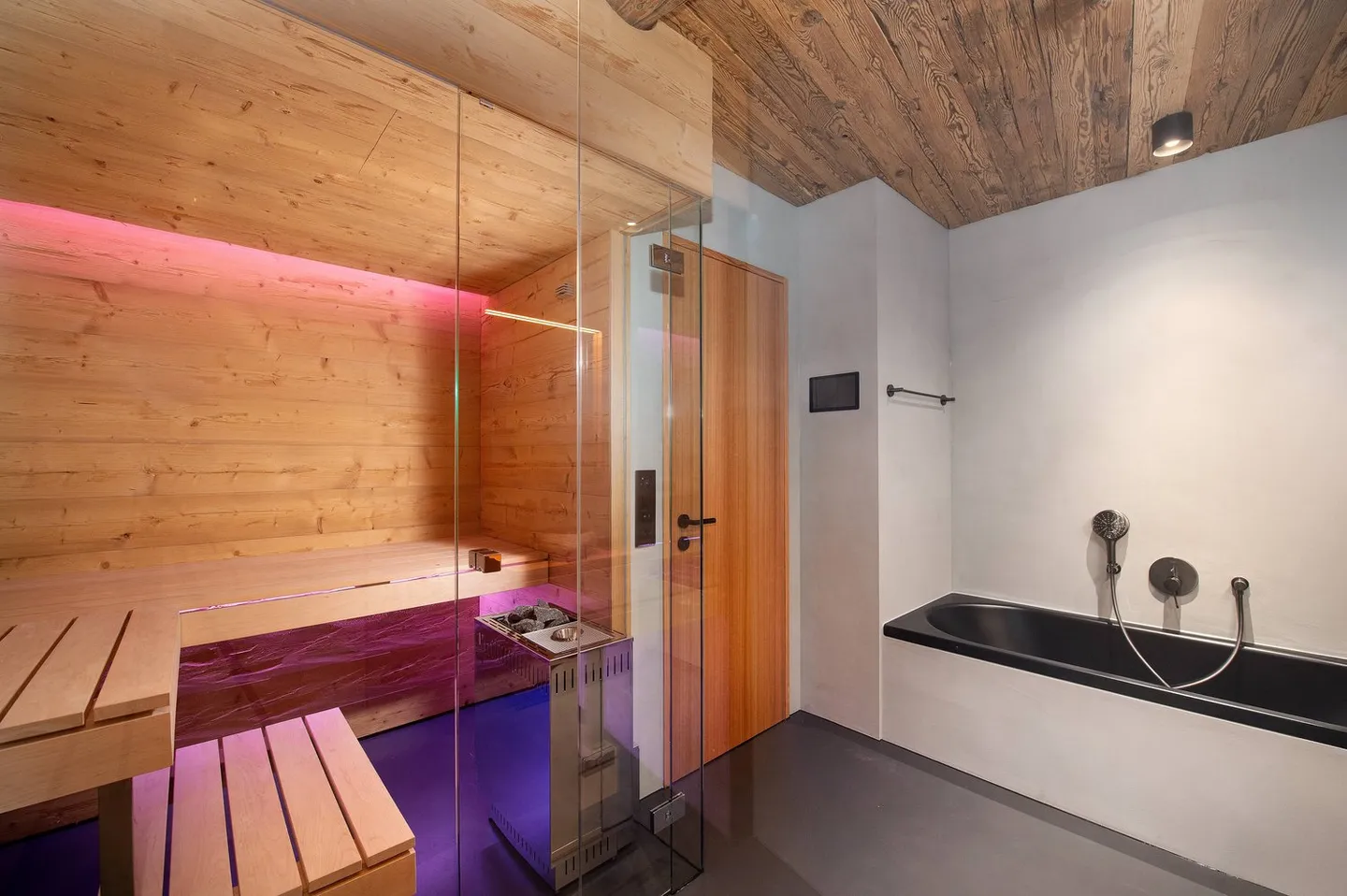 Historischer Stall in den Alpen - Foto 19 von 20